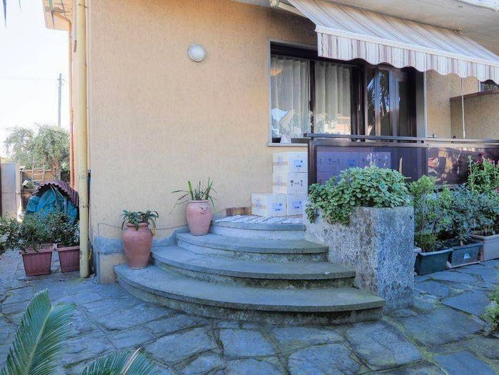 Casa con 6 locali in vendita in Marina di Massa Centro, Massa