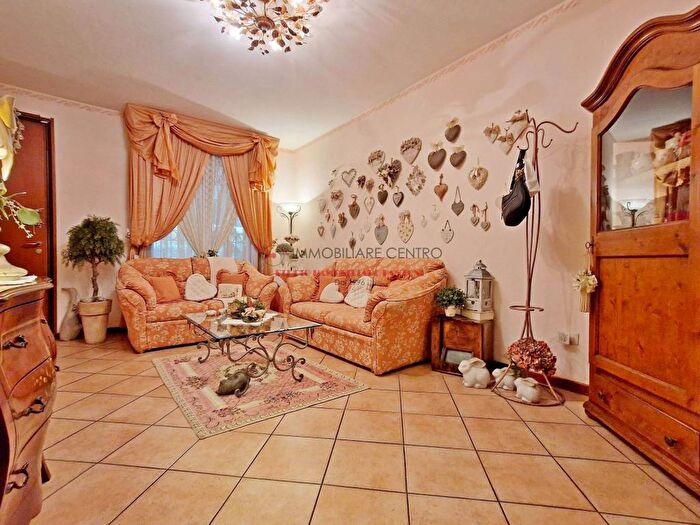 Casa con 6 locali in vendita in Darsena Ex Campo di Aviazione, Viareggio