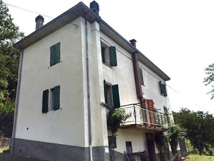 Casa con 7 locali in vendita in Palagano