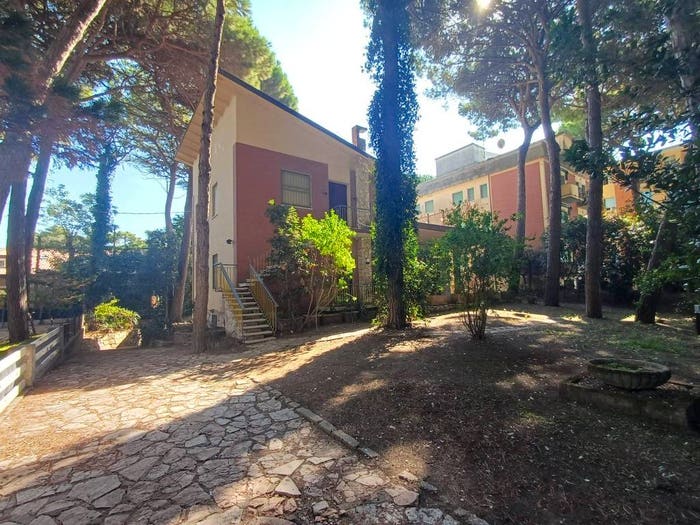 Appartamento quadrilocale in vendita in Via Giacomo Zanella, Lido degli Estensi, Comacchio