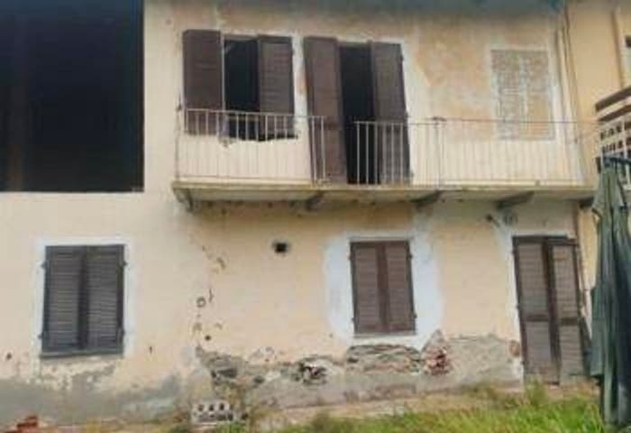Casa quadrilocale in vendita in Frazione Nevissano, Castelnuovo Don Bosco