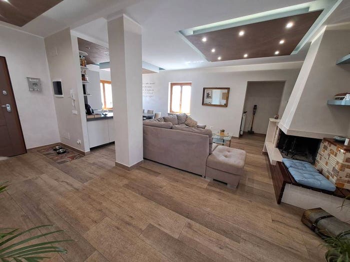 Casa con 6 locali in vendita in Via Budapest, Cerreto, Ladispoli