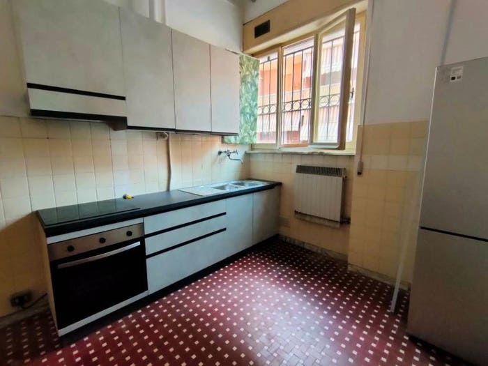 Appartamento trilocale in vendita in Via Toniolo, Avenza, Carrara