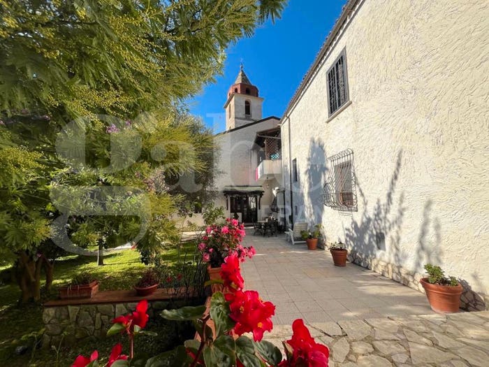 Casa con 6 locali in vendita in Piazza Umberto I, Raviscanina