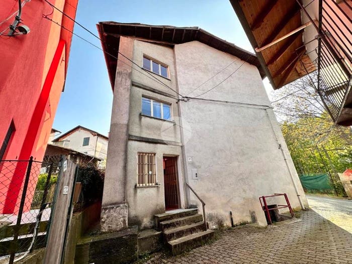 Casa quadrilocale in vendita in Strada Cantone Votta Cellone, Favaro, Biella
