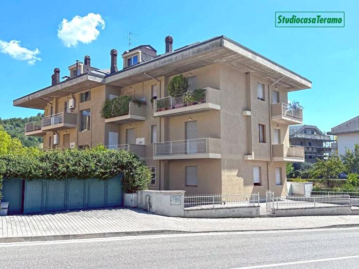 Appartamento con 5 locali in vendita in Piano Della Lenta SNC, Centro, Teramo