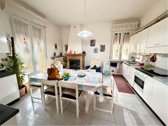 Appartamento con 5 locali in vendita in Corso XXI Gennaio, Montecchio, Vallefoglia