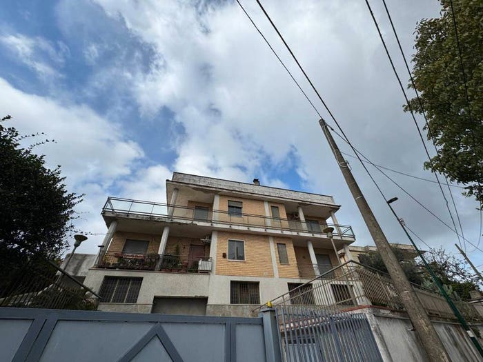 Casa con 6 locali in vendita in Via Vicinale Reggente, Camaldoli, Napoli