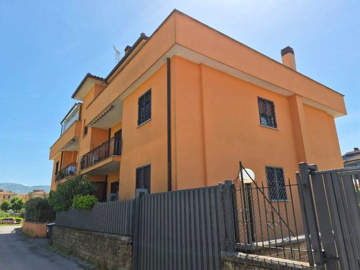 Appartamento quadrilocale in vendita in Via Colle Girello, Centro, Palestrina
