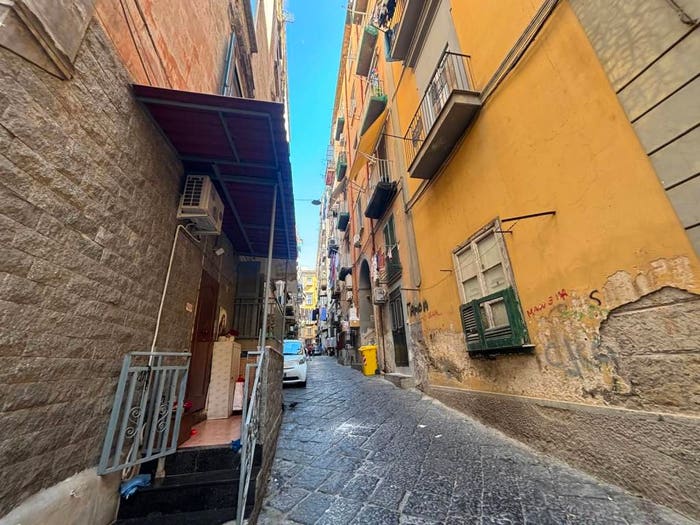 Appartamento con 6 locali in vendita in Vico Bonafficiata Vecchia, Monte Santo, Napoli