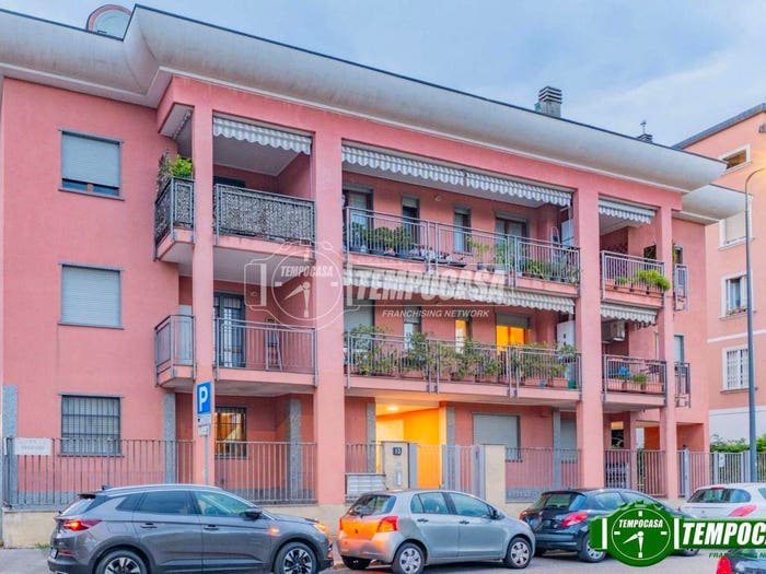 Appartamento trilocale in vendita in Via TRESCORE, Istria, Milano