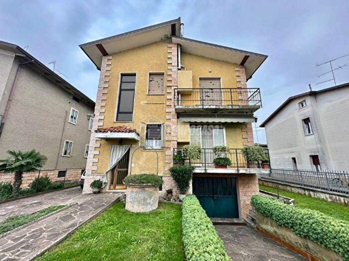 Appartamento con 6 locali in vendita in Via Pastore, Centro, Peschiera del Garda