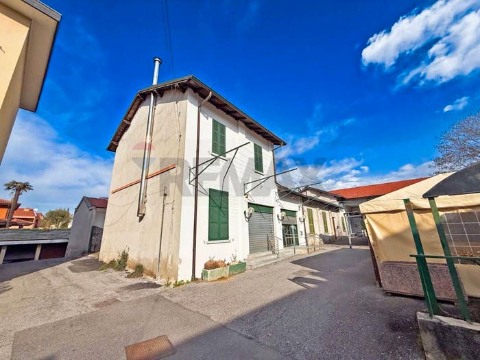 Casa con 6 locali in vendita in VIA VERDI, Carnate