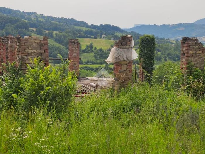 Casa quadrilocale in vendita in Via Falbio, Carpineti