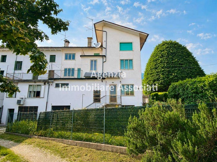 Casa con 6 locali in vendita in Viale A Canova, Centro, Possagno