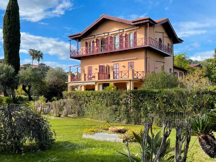 Appartamento quadrilocale in vendita in Via Vittorio Veneto, Centro, Bordighera
