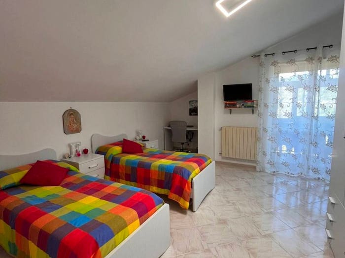 Appartamento con 5 locali in vendita in Via Pignanese, Paragieri, Lago