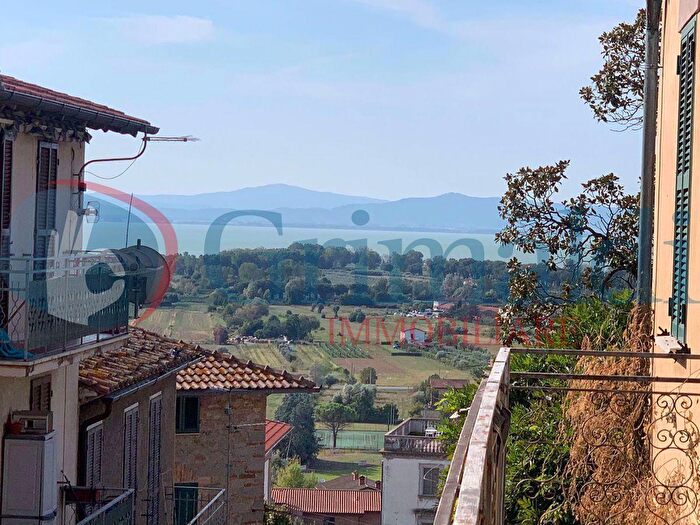 Casa quadrilocale in vendita in Tuoro Sul Trasimeno