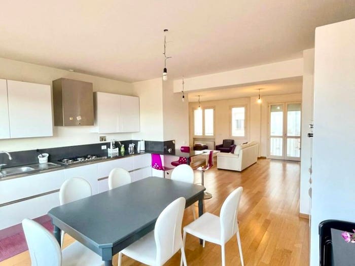 Appartamento con 5 locali in vendita in Via Garofani, Sant'Antonio, Pisa