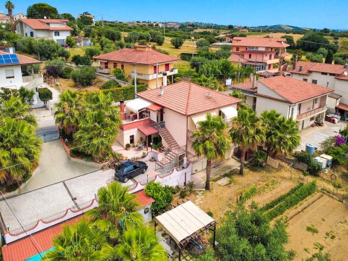 Casa con 6 locali in vendita in Contrada Costa del Monte, Centro, Mosciano Sant'Angelo