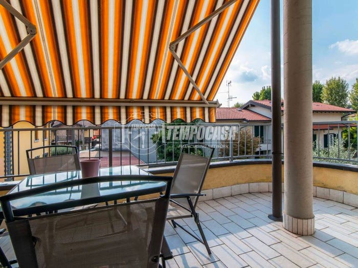 Appartamento trilocale in vendita in Via Monte Bianco, Centro, Marnate