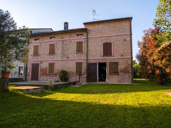 Casa con 6 locali in vendita in Via Ugo Foscolo, Centro, Quistello
