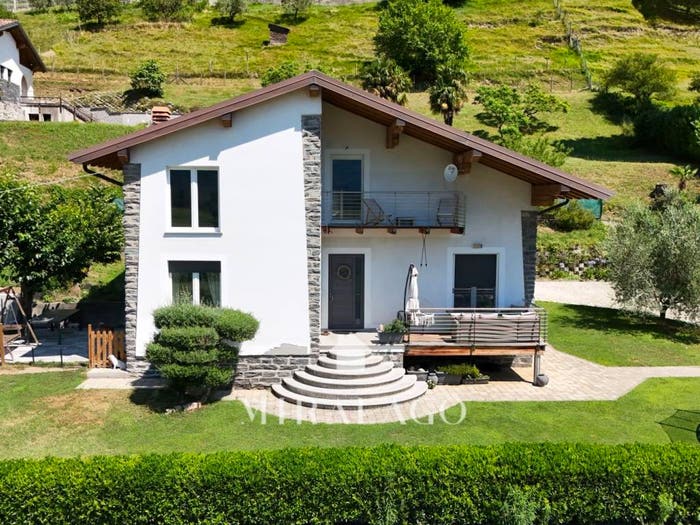 Casa con 6 locali in vendita in Via Valeriana, Centro, Dubino