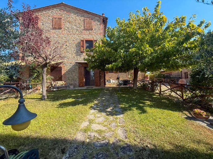 Appartamento trilocale in vendita in SP, Castelnuovo Berardenga