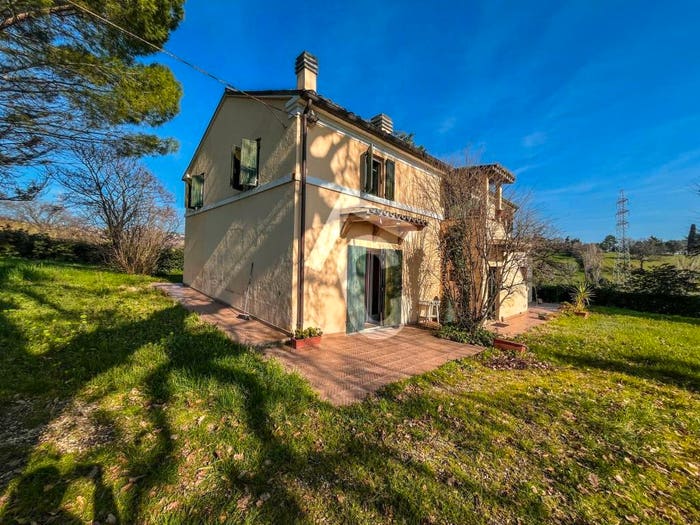 Casa con 6 locali in vendita in Santa Lucia, Jesi