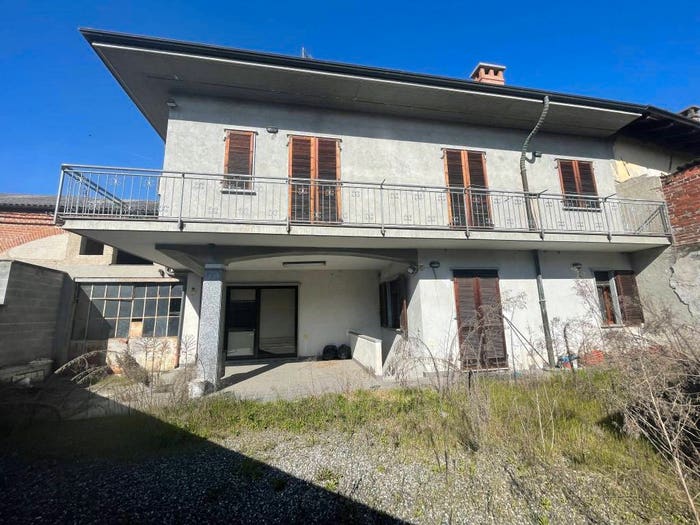 Casa con 6 locali in vendita in Via Sergente Siletti, Centro, Tronzano Vercellese