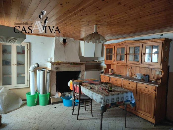 Casa con 6 locali in vendita in Via delle Mura, Acquaviva Picena
