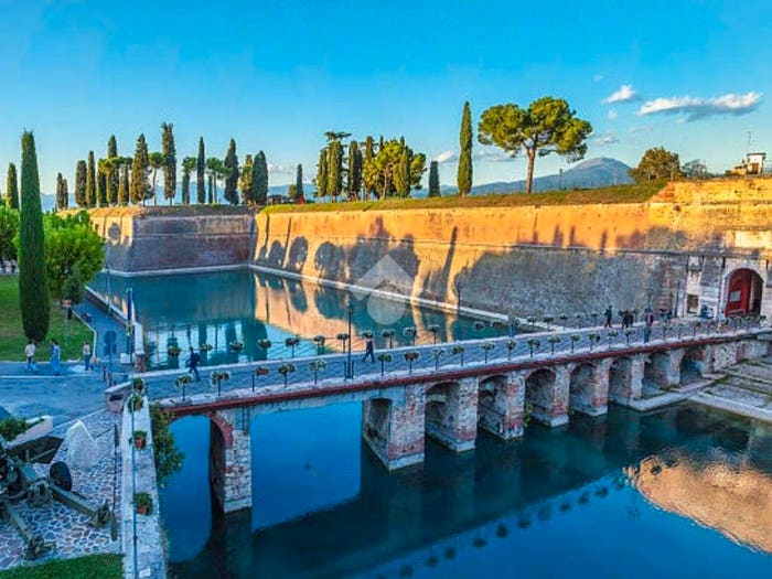 Appartamento trilocale in vendita in Via fontana, Centro, Peschiera del Garda