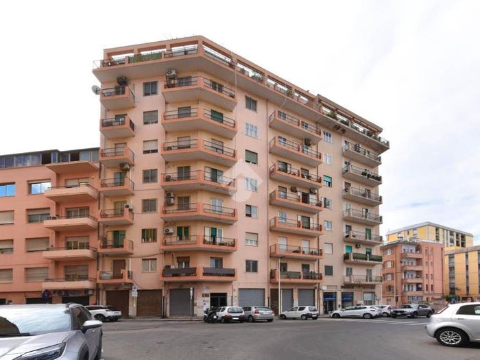 Appartamento trilocale in vendita in Piazza Michelangelo, San Benedetto, Cagliari