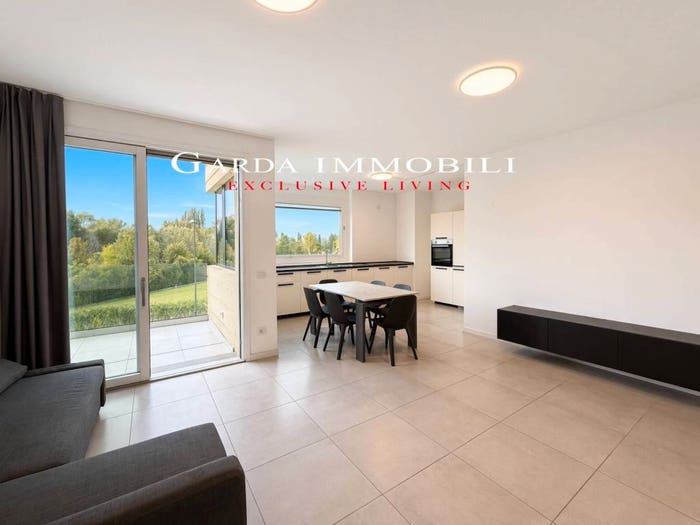 Casa trilocale in vendita in Viale Francesco Agello, Rivoltella, Desenzano del Garda