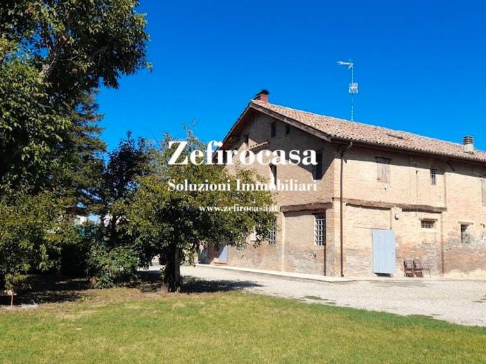 Casa con 6 locali in vendita in Crevalcore