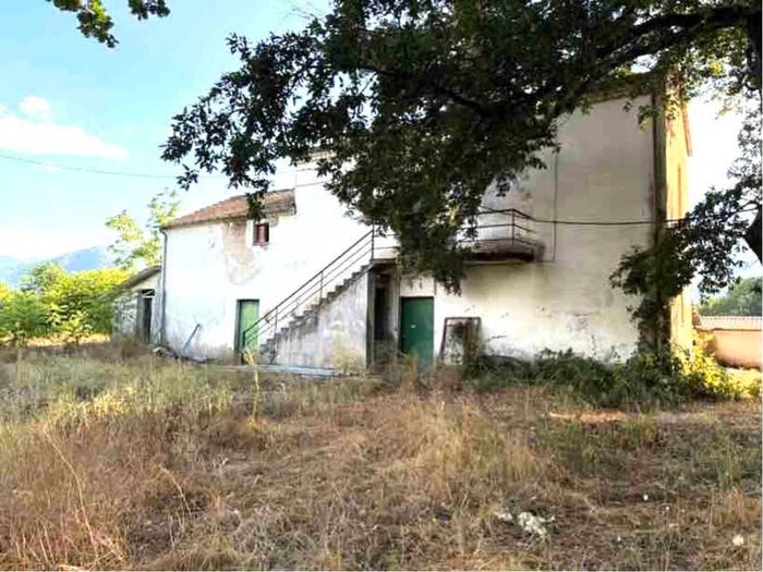 Casa con 6 locali in vendita in Contrada Sottomonticchio, Montella