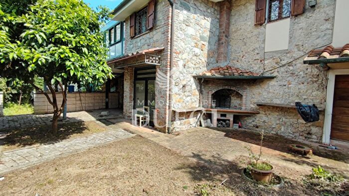 Casa con 10 locali in vendita in Ino Bixio, Viareggio