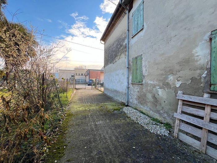 Casa con 6 locali in vendita in Via Severino Lanzoni, Villarotta, Luzzara