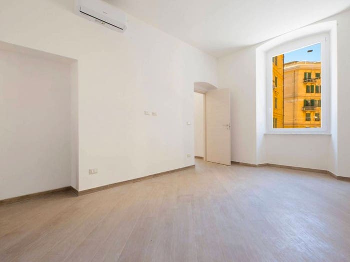 Appartamento trilocale in vendita in Via Montevideo, Foce, Genova
