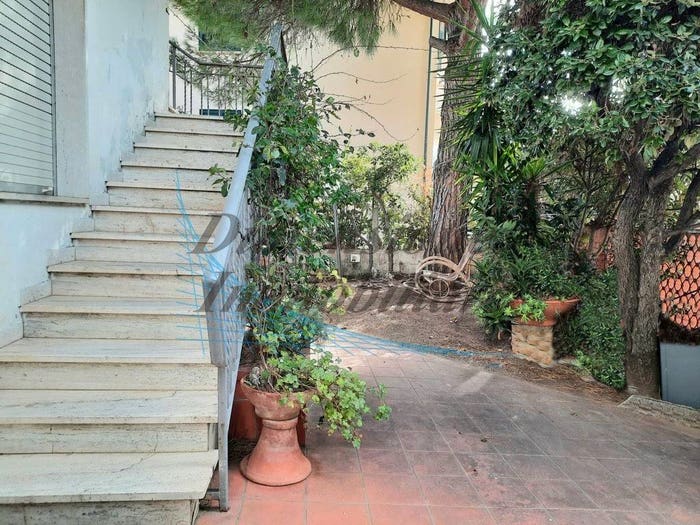 Appartamento con 6 locali in vendita in Viale della Repubblica, Marina di Cecina, Cecina