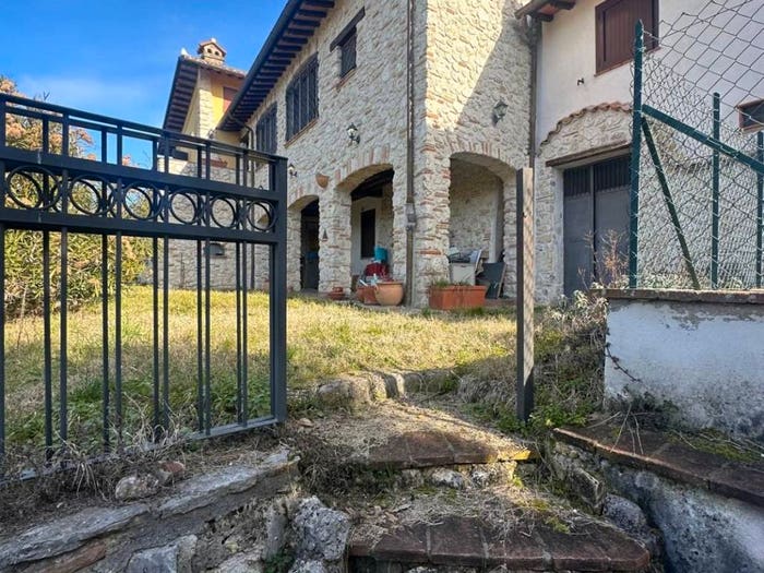 Casa quadrilocale in vendita in Macchie Alte, Labro
