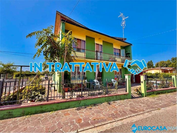 Casa con 6 locali in vendita in Via Enrico Fermi, Centro, Novi di Modena