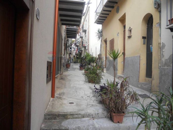 Appartamento quadrilocale in vendita in Vicolo Busari, Tribunale, Palermo