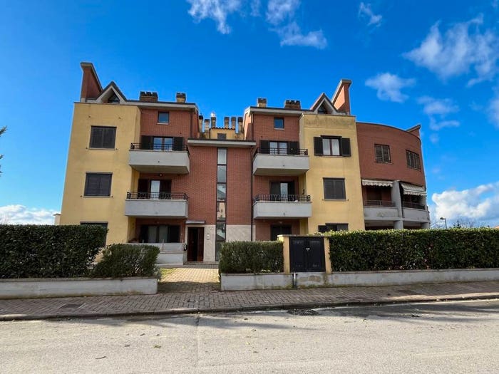 Appartamento con 5 locali in vendita in Via Ferruccio Parri, Cortona