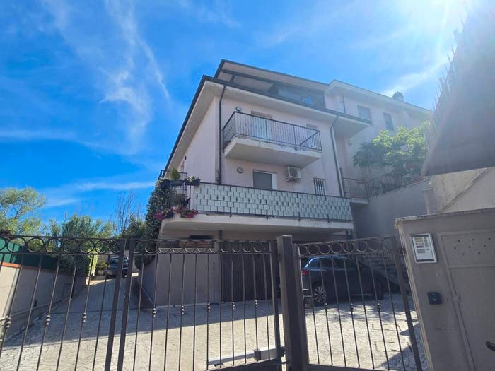 Appartamento con 5 locali in vendita in Viale Cristoforo Colombo, Acquaviva Picena