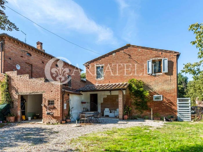 Casa con 6 locali in vendita in via Vecchia, Foiano della Chiana