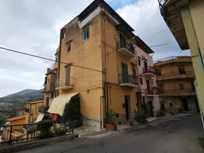 Casa quadrilocale in vendita in Via Vittorio Emanuele No Number, Montelepre