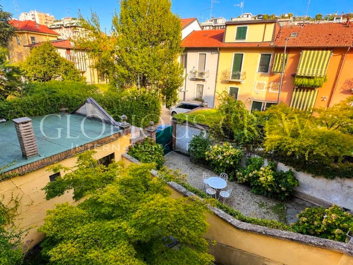 Casa con 6 locali in vendita in Via Eugenio Gignous, Monte Rosa Lotto, Milano