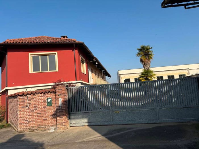 Casa con 6 locali in vendita in Via Lagnasco, Manta