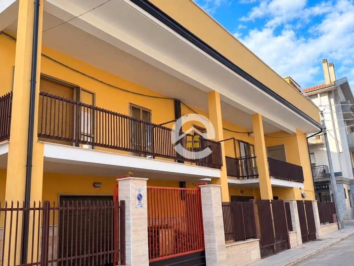Appartamento con 6 locali in vendita in Via Alcide De Gasperi, San Giovanni Rotondo